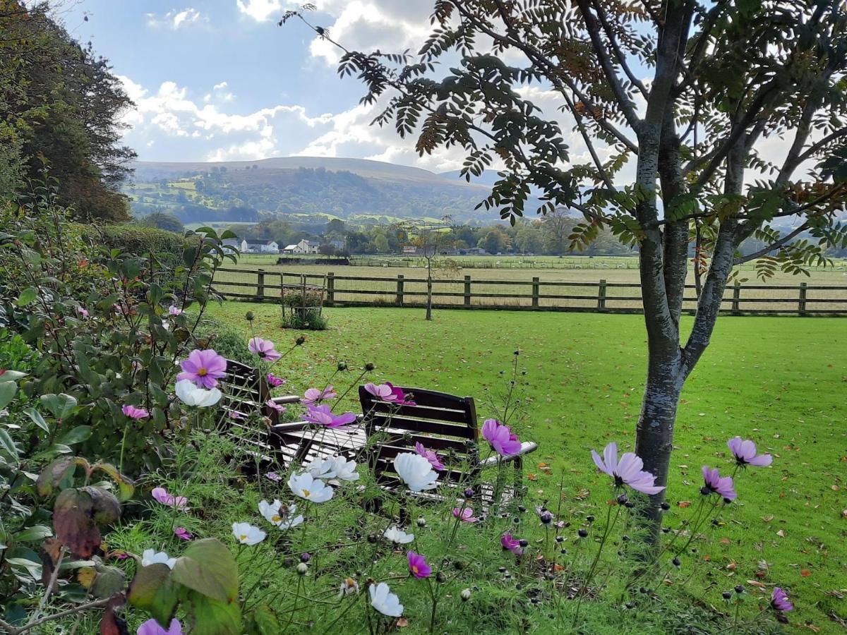 The Lodge Brecon B&B エクステリア 写真