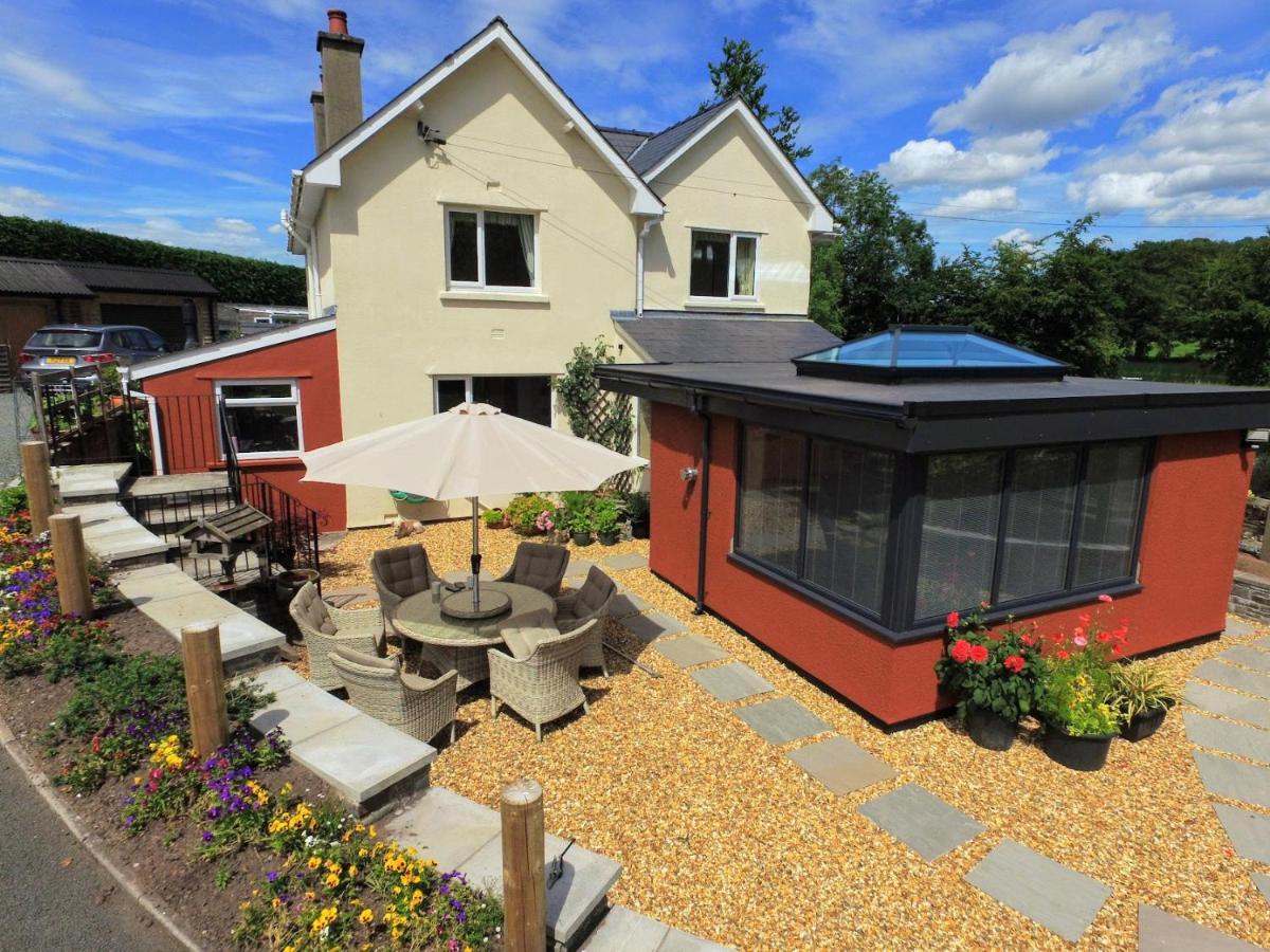 The Lodge Brecon B&B エクステリア 写真