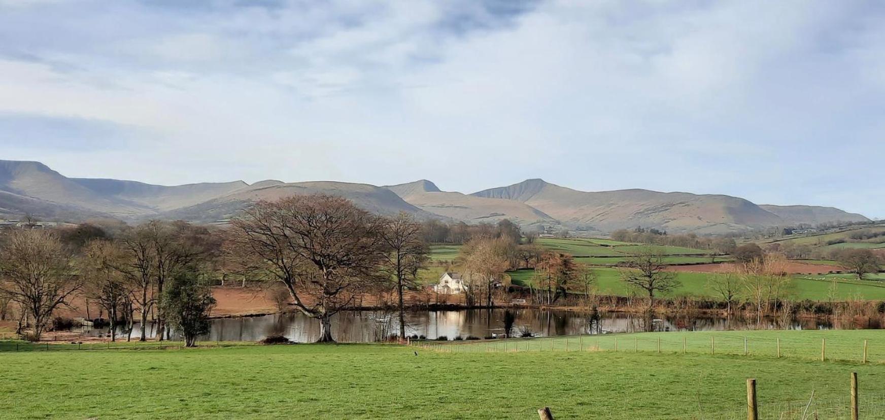 The Lodge Brecon B&B エクステリア 写真